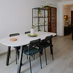 Cozy In With Full Kitchen 5 Minutes From The *