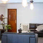 ホームステイ Cozy In With Full Kitchen 5 Minutes From The