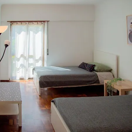 Cozy In With Full Kitchen 5 Minutes From The Séjour chez l'habitant Cascais