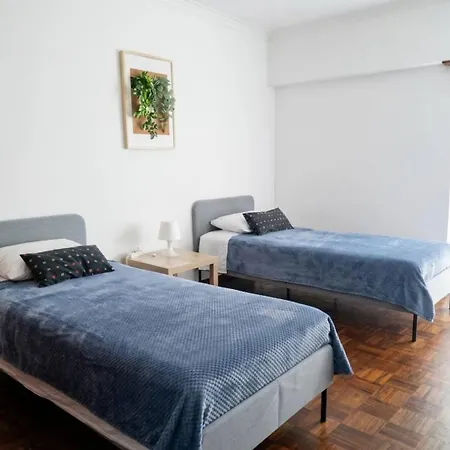 Cozy In With Full Kitchen 5 Minutes From The *