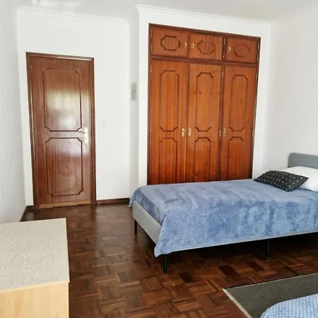 Cozy In With Full Kitchen 5 Minutes From The