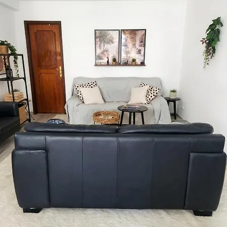 Cozy Twin Room With Private Bathroom - Full Kitchen *