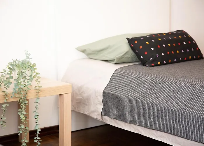 Cozy In With Full Kitchen 5 Minutes From The *