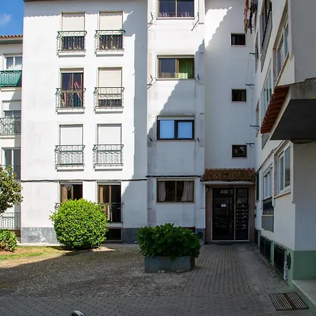 Cozy In With Full Kitchen 5 Minutes From The *